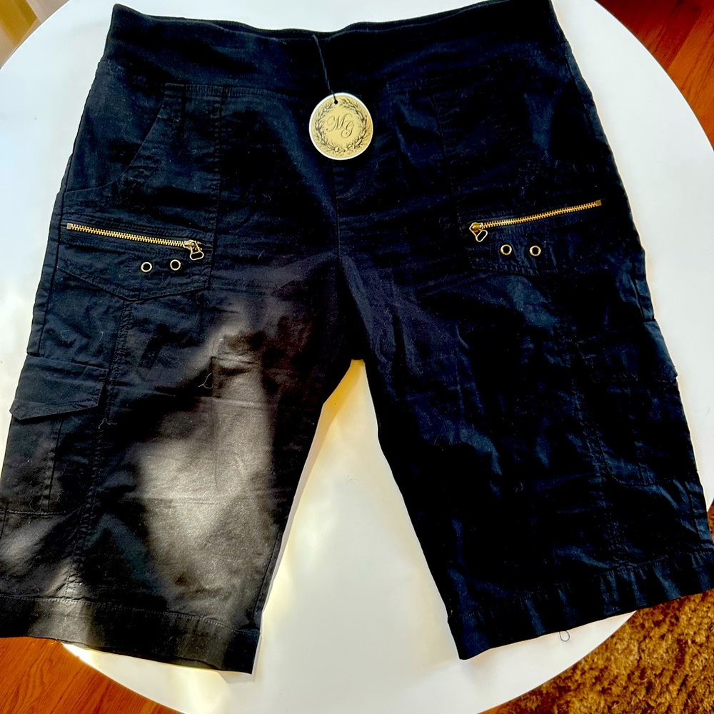 Women’s Wearable Black Cargo Shorts. Size L
